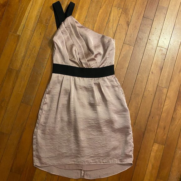 BCBGeneration Pale Pink & Black One Shoulder Dress - Picture 3 of 8